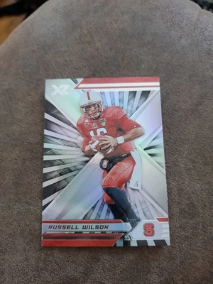 Selecciones del draft de Panini Chronicles 2022 - XR Russell Wilson #10 Foto 1 de 2