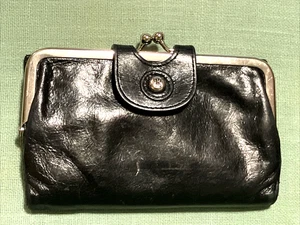 Vintage Y2K Hobo International schwarz glasiertes Leder Kiss Lock Geldbörse - Blumenfutter - Bild 1 von 15
