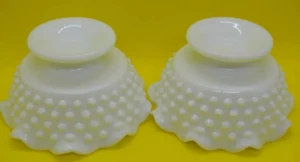 Fenton? Juego de Candelabros Hobnail Vidrio Leche Blanco, 2 13/16" H, 4 7/8" Diámetro - Imagen 1 de 5