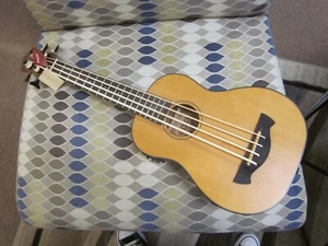 Tagima 30K bass ukulele - Picture 1 of 4