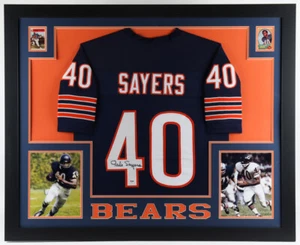 Gale Sayers Signed Bears 35"x43" Framed Jersey (PSA COA) 1965 NFL ROY / HOF 1977 - Picture 1 of 6