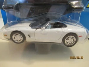 1:43 Road Champs 1998 Corvette white convertible sealed package - Picture 1 of 3