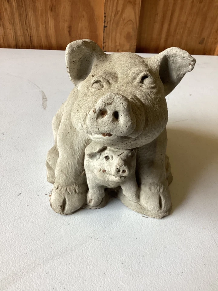 Decoração de quintal vintage de estátua de porco e leitão de concreto ~ 8” pesada em excelente estado usado - Imagem 1 de 4