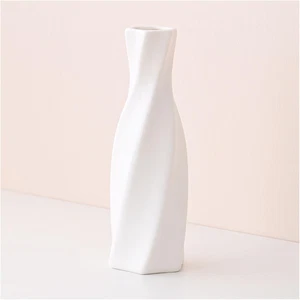 Moderne Keramik Vase - weiße geometrische Deko Vasen für Wohnzimmer - Bild 1 von 12