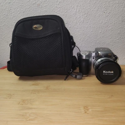 Kodak EasyShare Z740 5.0MP Digital Camera Silver Tested Works & Carrying Case  - Image 1 of 4
