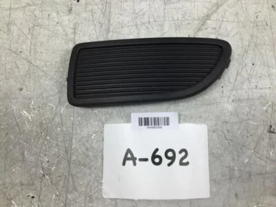 Parachoques delantero Kia Sedona 2010 cubierta de orificio en blanco lado derecho OEM+ Foto 1 de 4