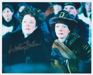 KATHY BATES firmato TITANIC colore 8x10 con cacao INAFFONDABILE MOLLY BROWN SU SCIALUPPA DI SALVATAGGIO - Foto 1 di 1