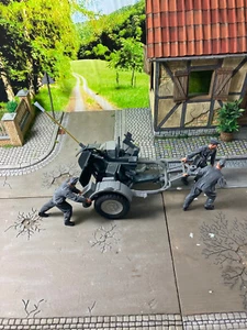3 Deutscher Soldat 1:16  und Flak 38 mit Anhänger handbemalt - Bild 1 von 10