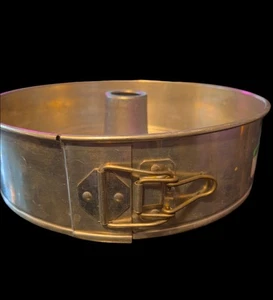 Vintage By a 3 Pc Ring Cake With Tube, Spring Latch - Picture 1 of 5