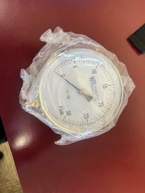 Weksler WGTC Pn:EA14A Pressure Gauge 4.5" 0-30psi - Image 1 of 1