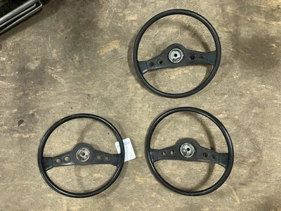 SUZUKI LJ80 ELJOT SJ410 LENKRAD 2 SPEICHEN SCHWARZ GEBRAUCHT OHNE HUPENKNOPF  - Bild 1 von 2