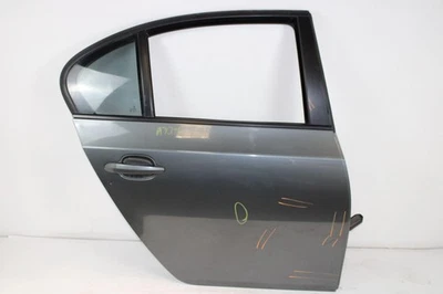 BMW 530i 2004-2007 puerta trasera derecha lado del pasajero OEM tipo sedán Foto 1 de 4