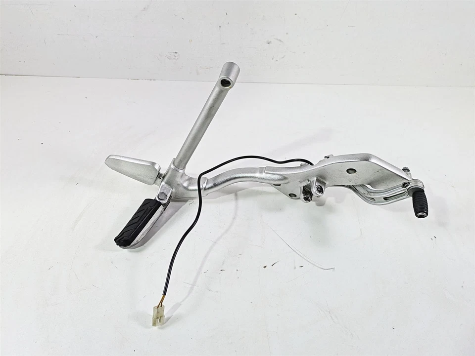 2016 Moto Guzzi Stelvio 1200 8V NTX Right Footpeg Mount & Brake Pedal 886987 Foto 1 de 4