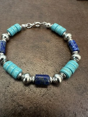 Pulsera Lapislázuli Azul con Acentos Plateados y Diseño Suroeste Foto 1 de 4