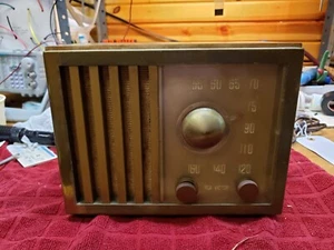 Vintage RCA 75x16 tiger aka 75x11 Bakelite AM Table Radio Golden Throat Rare - Picture 1 of 14