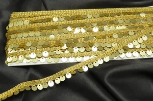 Borde trenza de lentejuelas de oro amarillo, 5/16" de ancho, perno de 18 metros - Imagen 1 de 1
