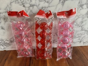 Neu 15er Set Valentinstag Rosa & Rot Kunststoff Süßigkeiten Behälter 3" x 1,5" - Bild 1 von 7