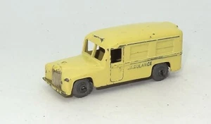 LESNEY MATCHBOX NO. 14 DAIMLER AMBULANCE - CREAM - Picture 1 of 5