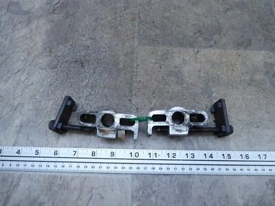 1986 Suzuki GS550ES S108-1. rear wheel adjusters - Imagem 1 de 4