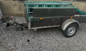 Westfalia Anhänger 1200 kg gebremst offener Kasten HU 2/2026 mit Baugerüst - Bild 1 von 6