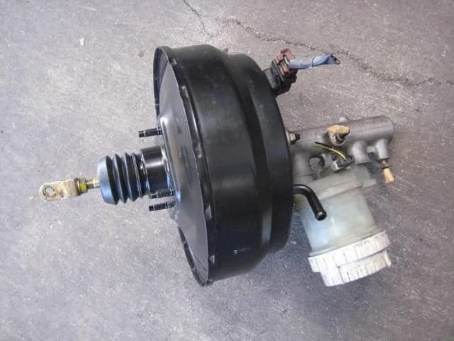 MITSUBISHI Galant 2001 Brake Master Cylinder MR307246 [Used] [PA67477715] - Изображение 1 из 1