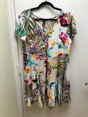 NWT Sacred Threads S/M Wht Trop Floral Mix Scp Neck S/Slv Pullover Short Dress - Image 1 of 4