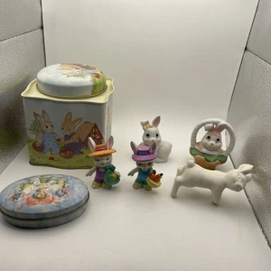 "2 cajas de dulces de hojalata vintage de conejito de Pascua contenedor y lote de 5 figuras 3"" B26" - Imagen 1 de 10