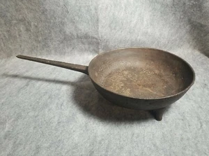 18th Century Cast Iron 9 1/2" Round Spider Skillet - Picture 1 of 7