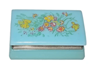 Caja de baratijas vintage de plástico azul con bisagras flores amarillas y rosas floral núcleo de abuela - Imagen 1 de 9