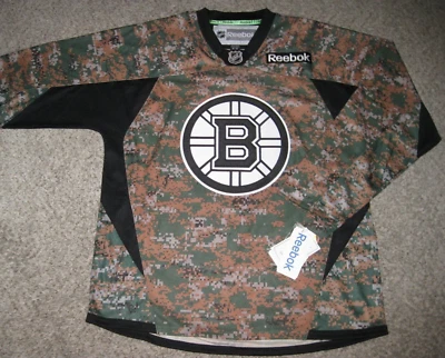 Boston Bruins Men's Medium 2014 Veteran's Day Reebok Camo Practice Jersey - Image 1 of 4