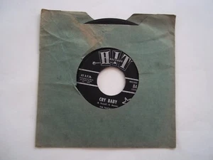 THE FANTASIES - Cry Baby / Mickey's Monkey - 45 RPM 7" Record 1963 HIT - Picture 1 of 6