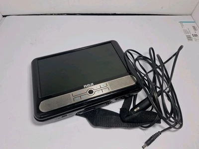 Reproductor de DVD móvil portátil con pantalla de 9" negro RCA DRC6296 con cable de enchufe para automóvil Foto 1 de 3