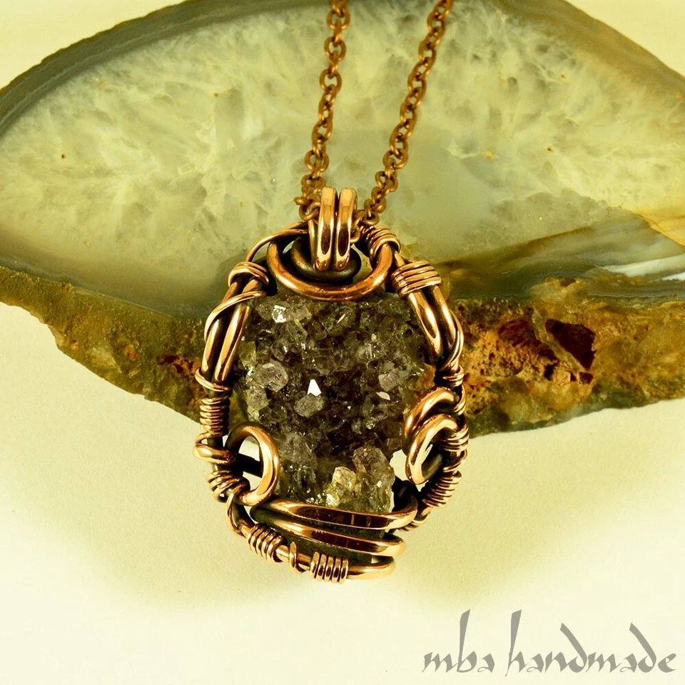Colgante de cristal de amatista - Joyería hecha a mano envuelta en alambre de cobre envejecido Foto 1 de 4