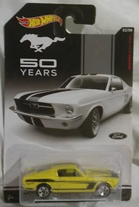 Ford Mustang 1967 modelo diecast a escala 1:64 de Mustang 50 años de Hot Wheels - Imagen 1 de 7