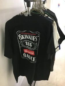 SKINNIES HOOKED ON DA SAUCE Herren T-Shirt Kurzarm Street Racing SCHWARZ NEU - Bild 1 von 3