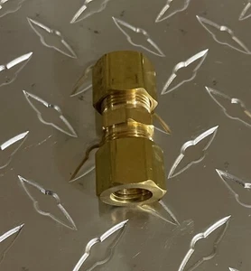 B-C2403-08-08 Compression Tube Fitting, Union, 1/2" x 1/2" Tube OD (Brass) - Picture 1 of 3