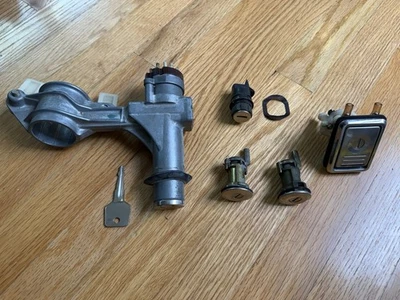 Juego de cerraduras para vagón Volvo 240 - 86-92 Foto 1 de 4