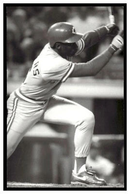 Reggie Sanders (1992) Cincinnati Reds Vintage Baseball Postcard Rd9 - Image 1 of 2