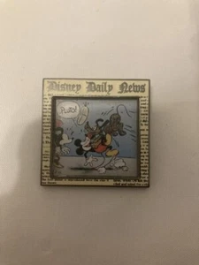 Disney Comic Strip Pin Serie 3 von 4 Daily News Mickey und Pluto LE 5.000 - Bild 1 von 2