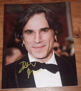 DANIEL DAY LEWIS Signed Photo 8 X 10 W/COA (Academy Awards) - Picture 1 of 2