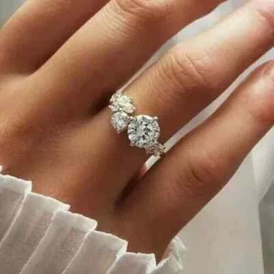Anillo de compromiso de diamantes de boda de corte redondo de 3 quilates con acabado de oro blanco de 14 k Foto 1 de 4