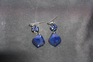 Pair vintage hand crafted plastic earrings - Picture 1 of 4