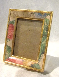 Vintage MCM Legno Dipinto Floreale Oro Anticato 4 1/4 x 3 14 pollici Cornice portafoto/vetro - Foto 1 di 6