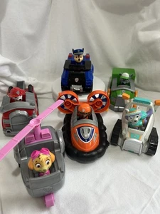 Lotto Lavoro Veicoli e Figurine Paw Patrol Bundle Vari X 6 Veicoli e Figurine - Foto 1 di 9