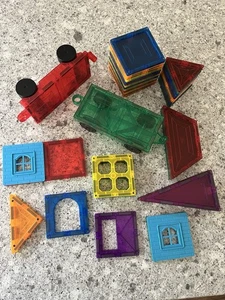 Spiel Magnet Bauplättchen 46 Einzelstücke Autos Fenster Dreiecke Mag-Genius - Bild 1 von 11