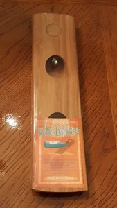 Rocks Australia Wine Bottle Balancing Holder Commonwealth One Penny Coin 1933 - Bild 1 von 4