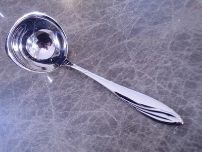 WMF Modell SINFONIA Vorleger Saucenkelle Cromargan fast wie neu ! - Bild 1 von 2