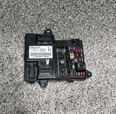 2010 Chevrolet Malibu LTZ BCM 20866605 28220277 - Image 1 of 2