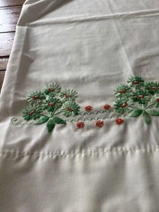 1- Federa vintage ricamata floreale - Foto 1 di 6