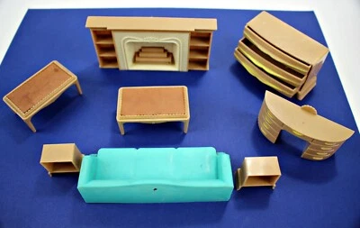 Mueble miniatura chimenea sofá piezas vintage para casa de muñecas Plasco Toy Foto 1 de 4